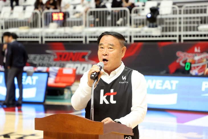 수원특례시의회, KT 소닉붐 홈 개막전 참석