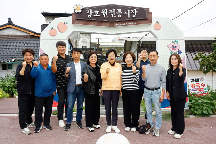 1-2. 김경희 이천시장 추석 연휴 맞아 전통시장 방문
