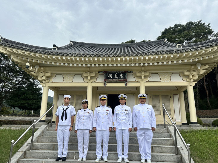 6.정긍모함 충의사 참배 모습