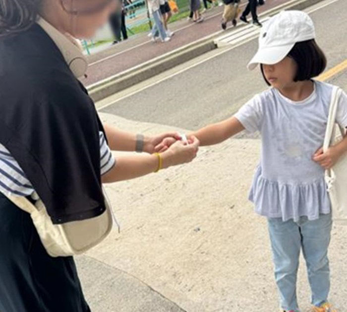 아동 안전 최우선! 청주시, 주요 행사장서 미아방지 팔찌 배부.