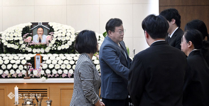 20251015-이상민 전 의원 조문1