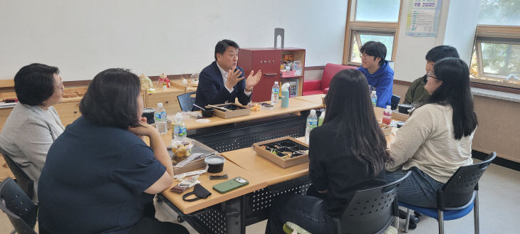 8.학교 밖 청소년과의 도시락 간담회 사진 (1)