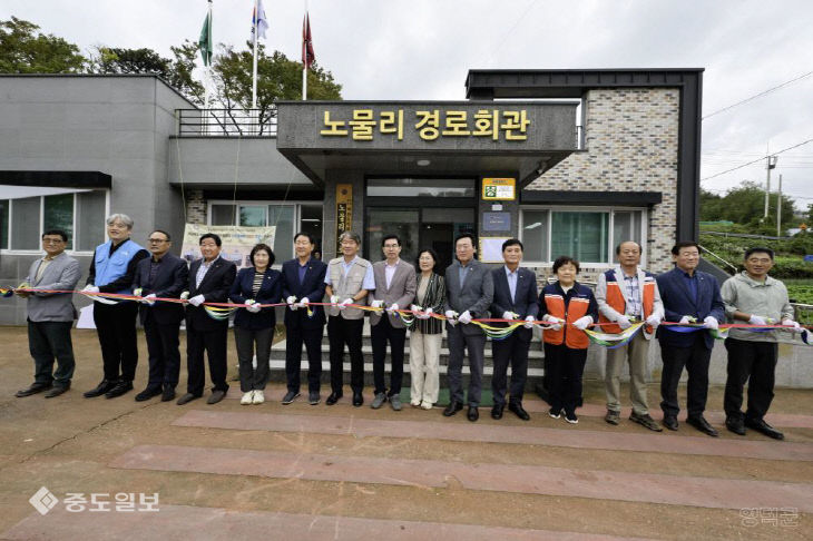 1-3_영덕군, 산불 피해 경로당 개보수 마치고 새 단장