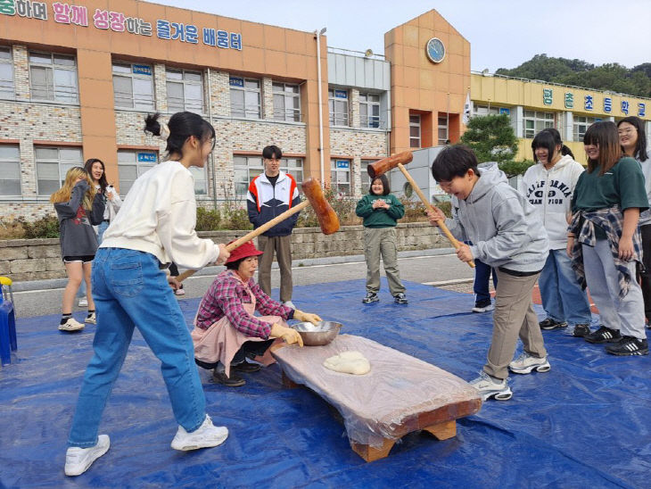 예산 평촌초, 생태환경교육‘벼 수확의 날’ 운영1