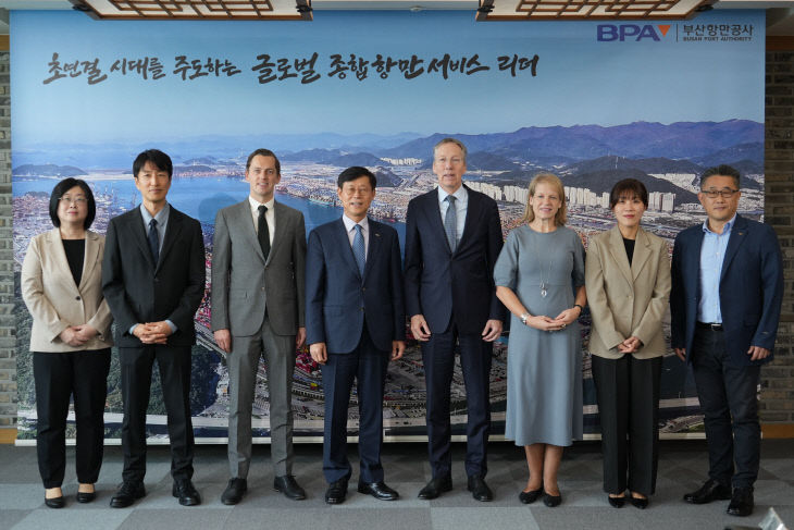 [251022 보도사진] 방문단 단체사진