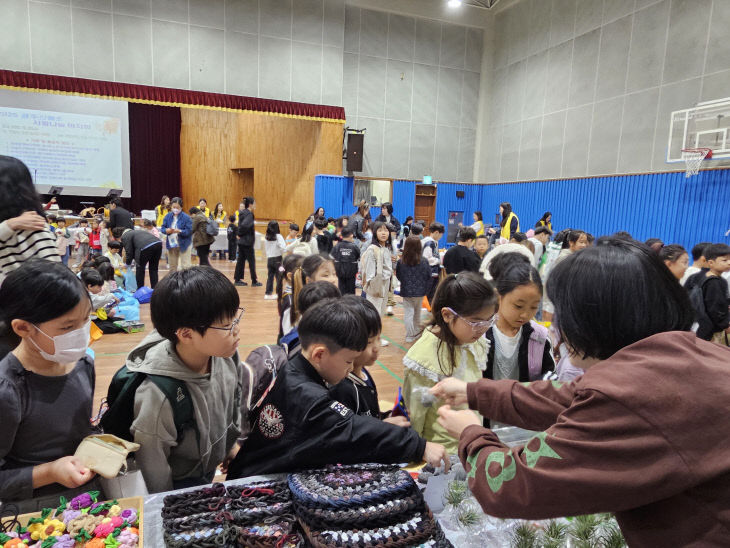 공주신월초_2025 사랑나눔 바자회 사진(2)