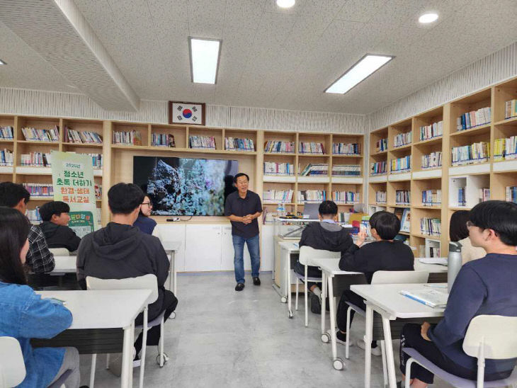 1-1 유구도서관_김성호 작가 환경생태득강 사진
