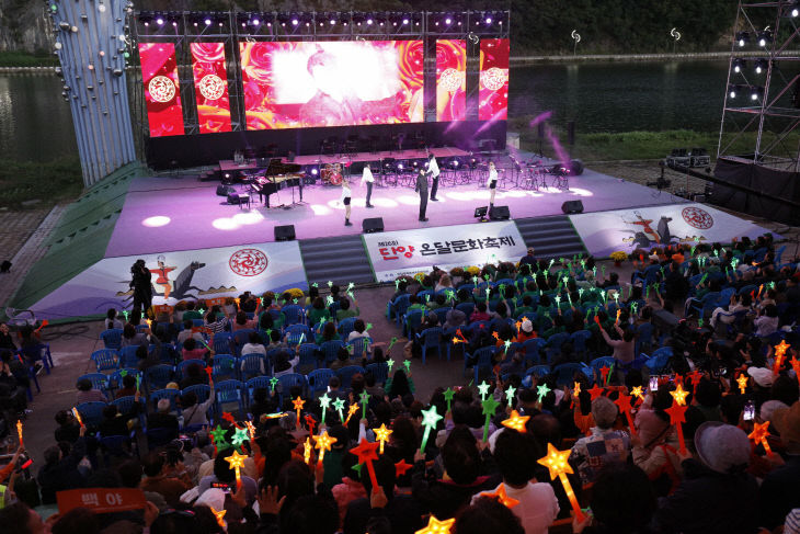 보도 1) 지난해 온달문화축제 축하공연 (1)
