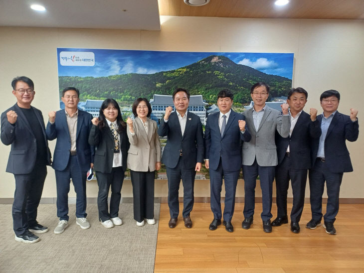 [정책기획과]김학홍 경상북도 행정부지사와 함께 단체사진1