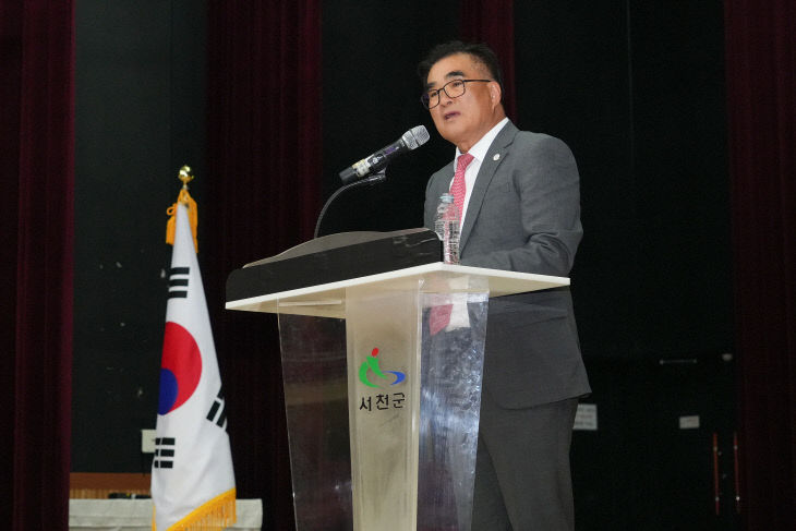 금강하구 정책제안 토론회에서 발표하고 있는 김기웅 군