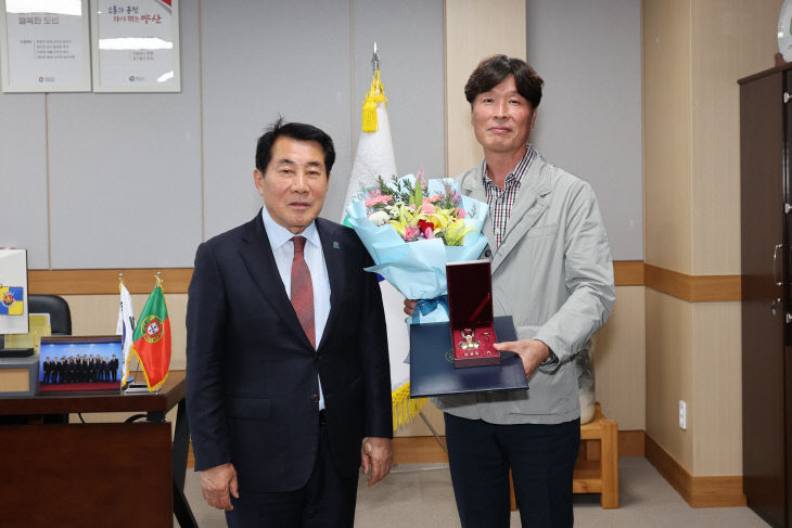 참전유공자 유족무공훈장 전수1