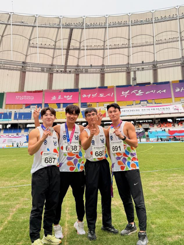 전국체전서 메달을 따낸 서천군청 육상팀