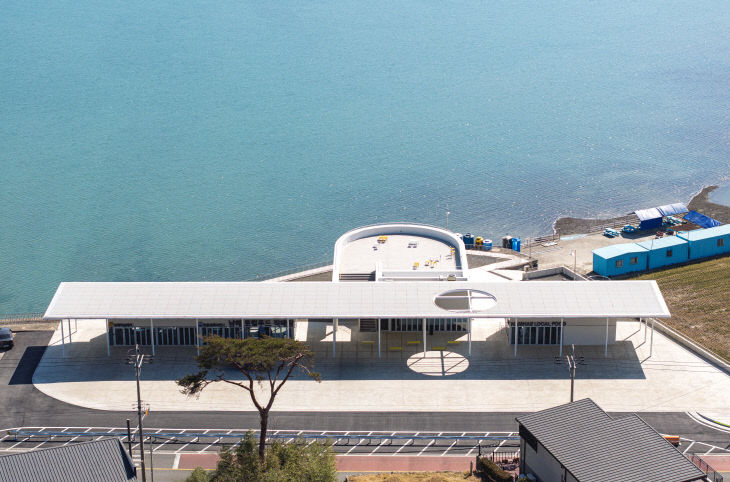 1. 남해 로컬푸드 직매장  제16회 경상남도 건축상 우수상