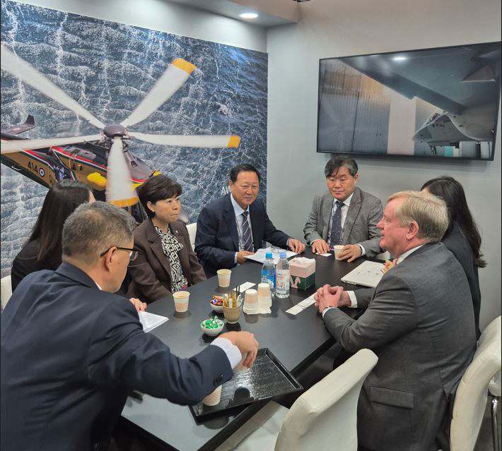 우주항공국 레오나르도 부스 방문