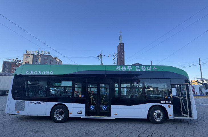 251030 서충주 급행버스 운행(급행버스 측면)