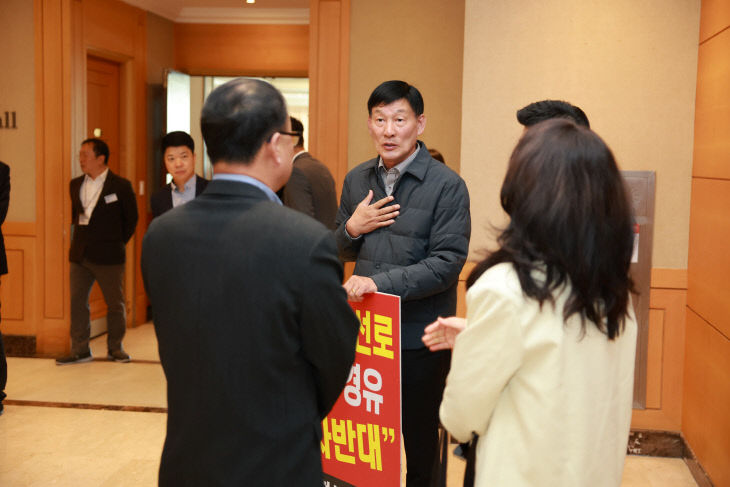 송전선로 반대 1인 시위하는 박영기 제천시의회 의장