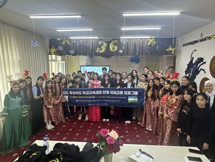 우르겐치 제30학교 환영회 사진