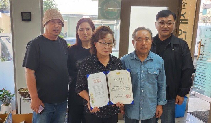 박미화 회장 및 사랑의 밥차 회원들