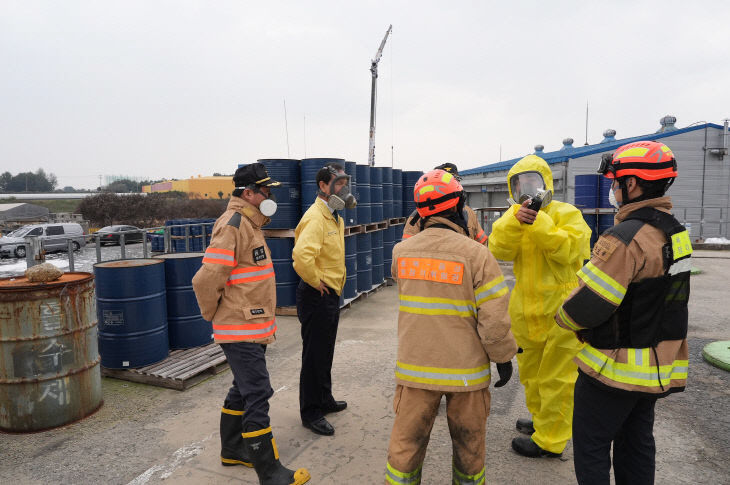 조병옥(사진 왼쪽에서 두 번째) 음성군수가 화학물질 유출 사고