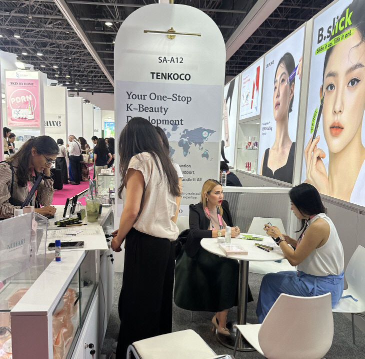 1-2. 두바이 미용전에 참여한 기업 텐코코 부스 모습