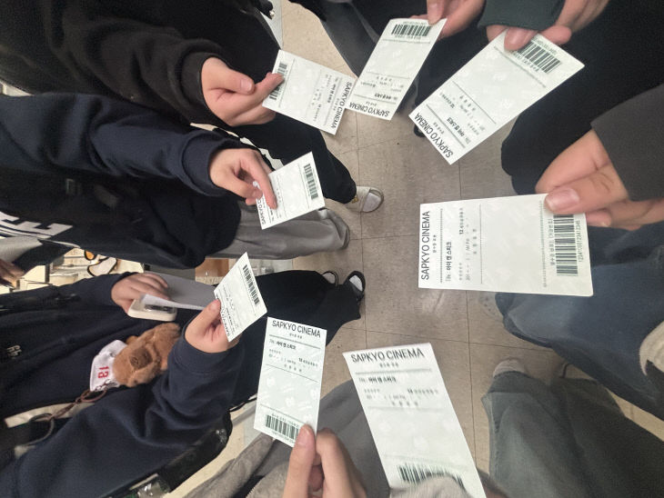 예산 삽교중, 학생자치회 주관 인권영화제 관람1