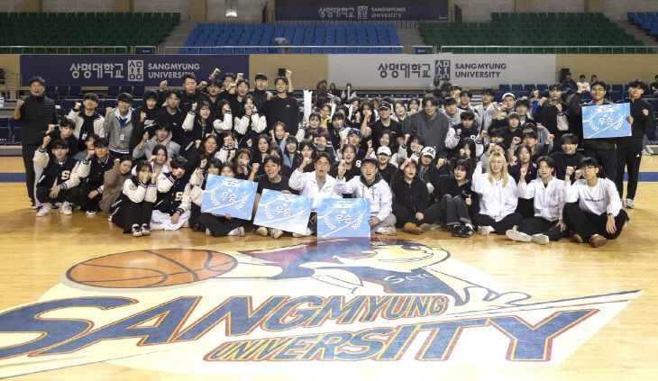 1 체육대회 우승팀 기념촬영모습