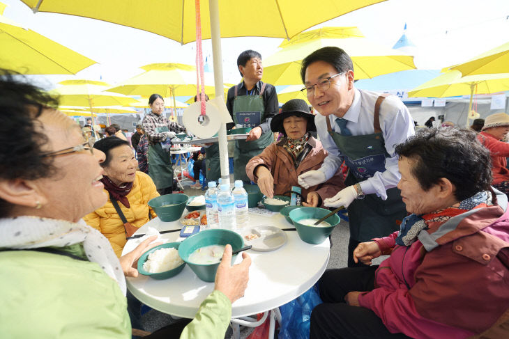 외식업 고창군지부, 어르신 식사나눔 행사(2)