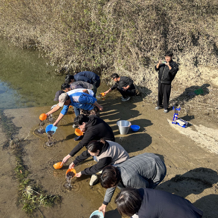 보도 5) 방류 사진(1)