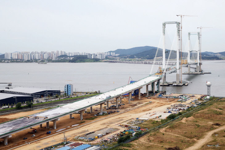 (250912)제3연륙교 상판 최종 연결식