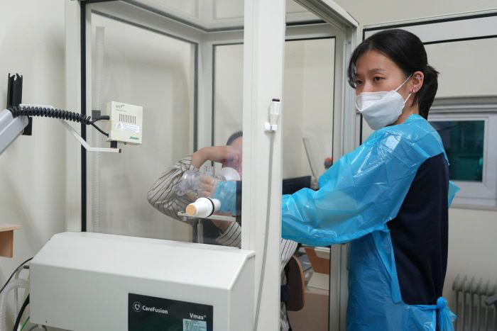 분당제생병원_폐기능검사하는 모습