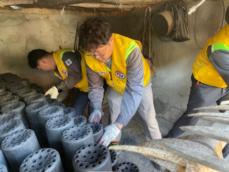 아세아시멘트 적십자 사랑의 연탄 봉사