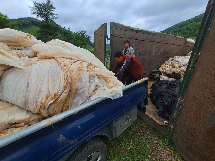 보도 2) 지역 농민들의 영농폐기물 배출
