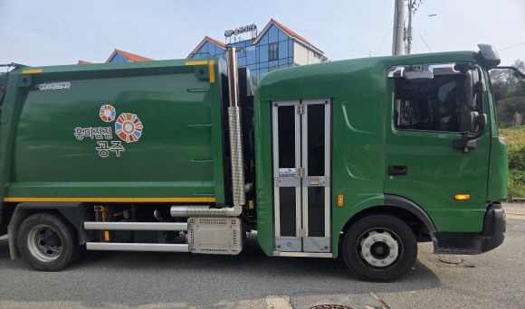 청소차량 수직형 배기관