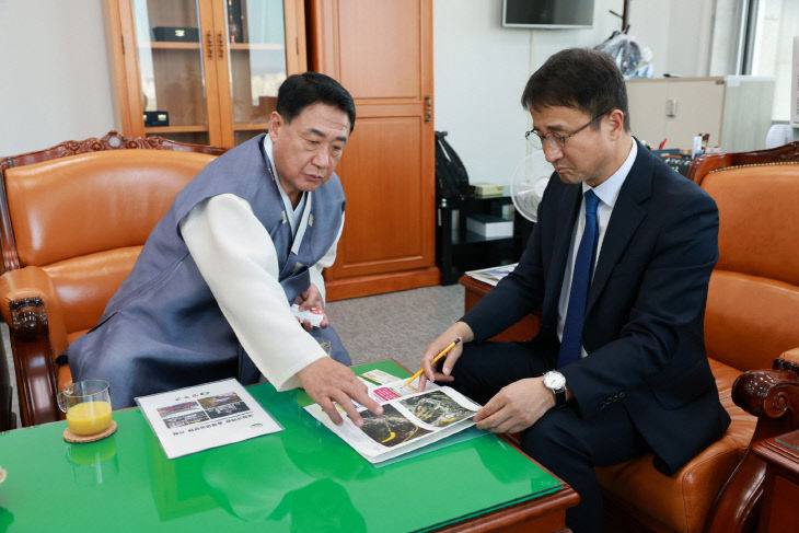 1. 정영철 영동군수, 국회 돌며 지역 현안 ‘직접