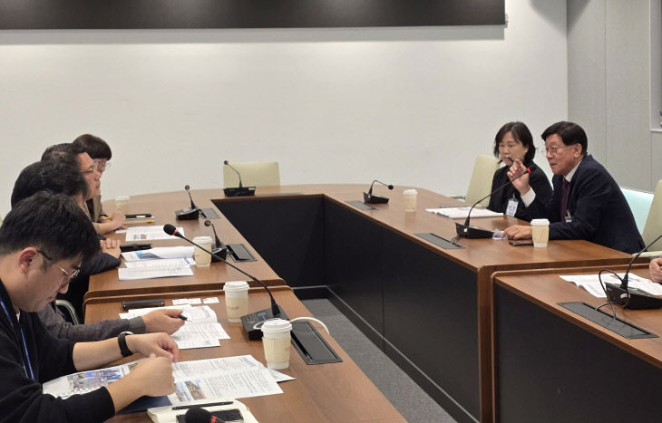 1-1.정종복 기고 있다