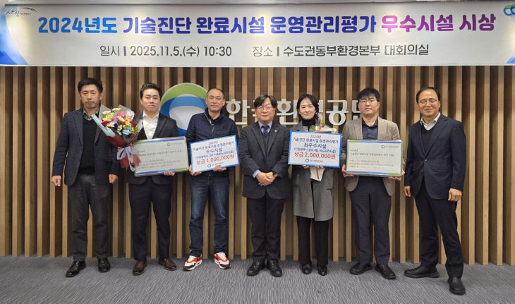 25110후기념촬영을하고있다)