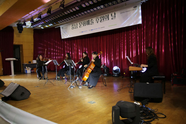 사진6 2024년 문화CF후원의 밤 행사 축하 공연장면