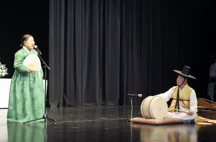 제35회 동리대상 시상식_김청만 명고 (1)