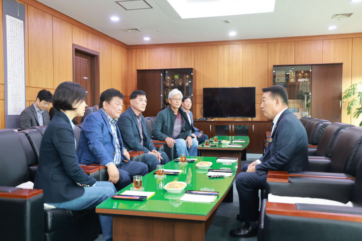 251106 부안군의회 현장의 목소리로 답 찾는다