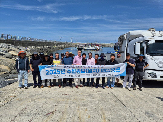서천군 서면이 수산자원 조성을 위해 치어 방류사업을 펼쳤다