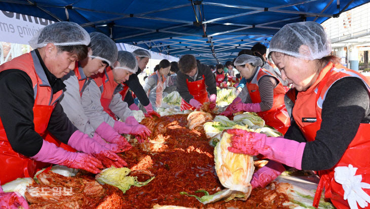 김치담그는모습