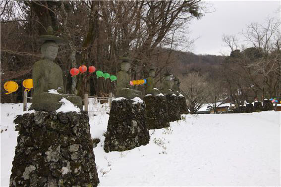 관음사 노천석불(2006)