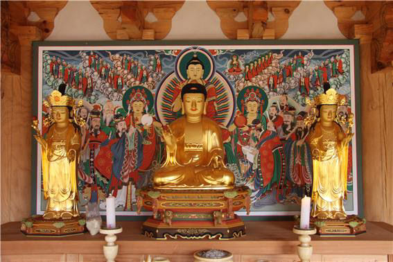 동화사 칠성각의 칠성여래와 좌우 일광 · 월광보살(2010)