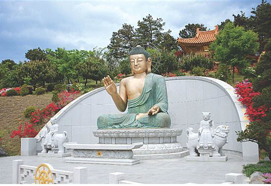 미술관 미륵대불(2009, 높이 6m)