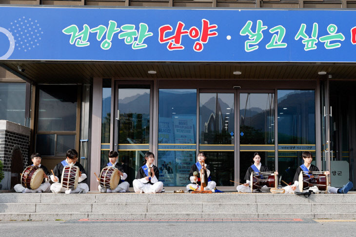 보도 2) 단성중 풍물패 공연(1)