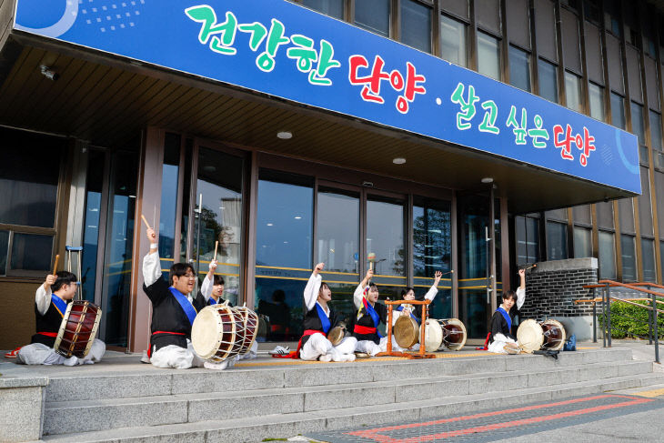 보도 2) 단성중 풍물패 공연(2)