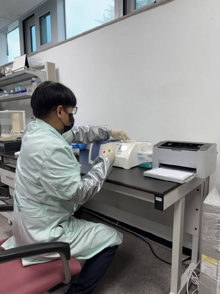 가축분뇨 부숙도 측정 검사 사진.(음성군 제공)