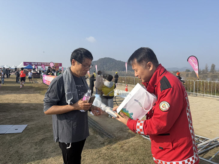 참가자들에게 산불예방방법