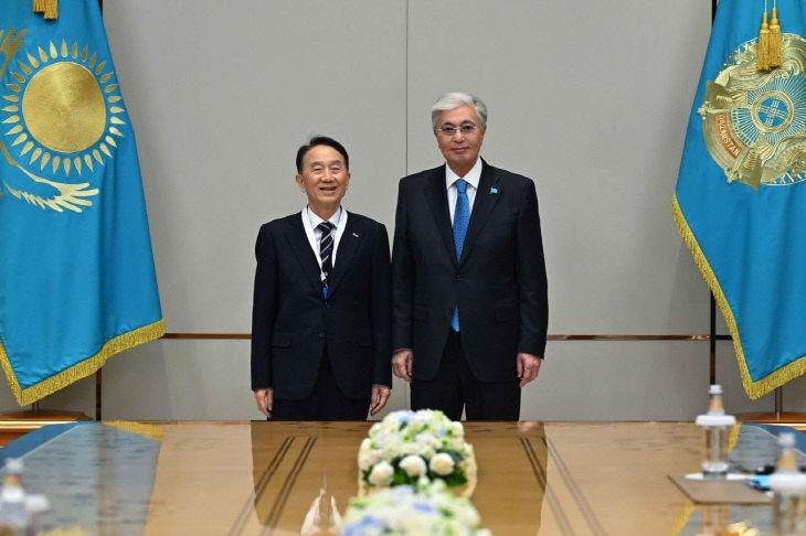 3-카자흐스탄 대통령과 기념사진