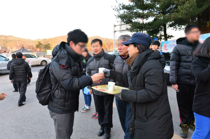봉사를 진행하고 있다